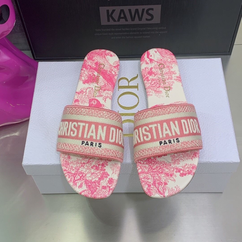 ch**an D*or slippers